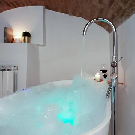 Medieval Flat With Whirlpool Bath Apartment