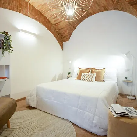 Апартаменты Medieval Flat With Whirlpool Bath Перуджа