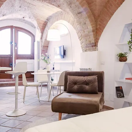 Medieval Flat With Whirlpool Bath