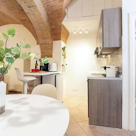 아파트 Medieval Flat With Whirlpool Bath