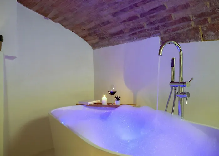 아파트 Medieval Flat With Whirlpool Bath *